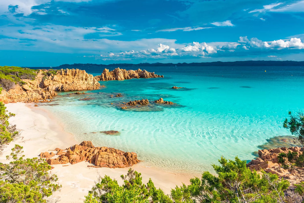 Costa Smeralda Secrets: Hidden Coves, Barefoot Beach Bistros & Sunset Sail Trips