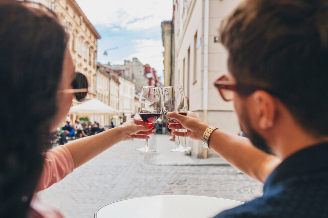 Evening Aperitivo Rituals: Where to sip spritz and snack like a true Roman.
